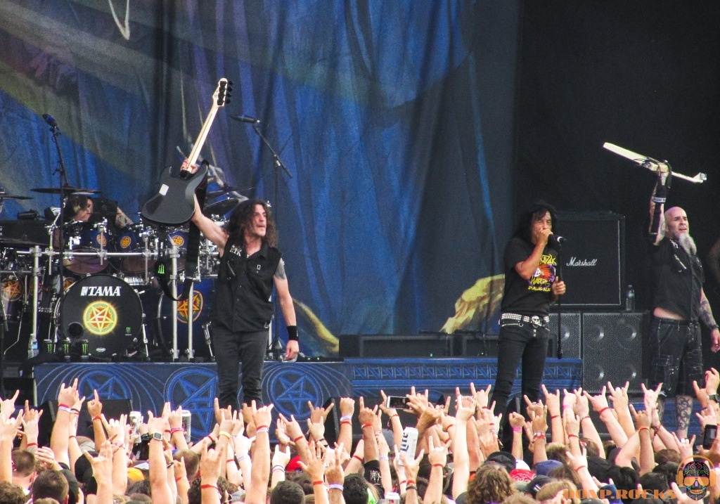 Anthrax Lights Up the Open Air Crowd