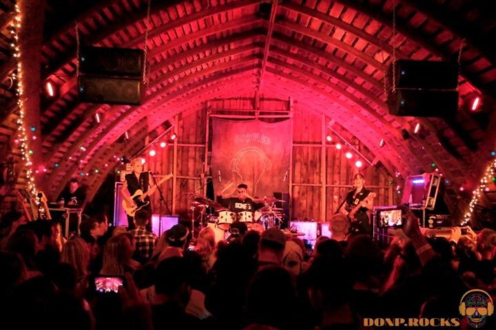 Bones (uk) blows up the barn at Codfish Hollow near Davenport, Iowa.