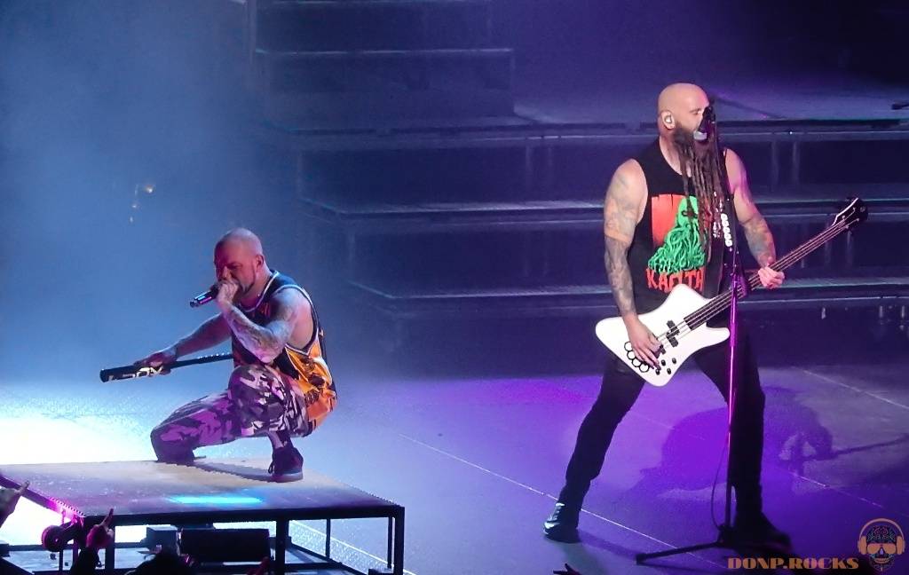 Ivan Moody and Chris Kael-Five Finger Death Punch
